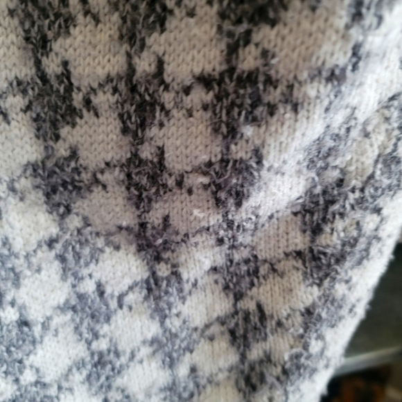 Aeropostale Open Front Knitted Long Cardigan in Gray and White Pattern S… - Picture 12 of 12